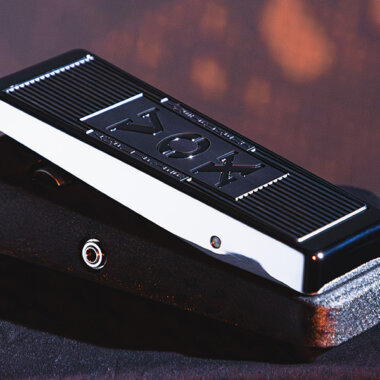 Vox V846 Vintage Wah pedal on ground